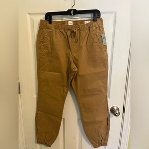 GAP Men's Tan/Khaki Essential Jogger